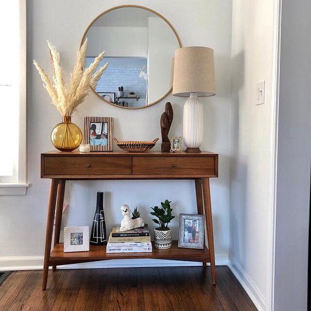 Recibidor de Madera Minimalista para Colocar Portaretratos o Decoraciones en Tu Sala de Estar