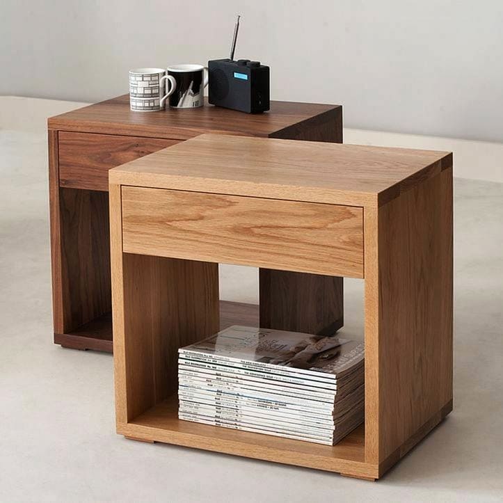 Buro minimalista de madera color rustico y natural barnizados con 1 cajon y un espacio