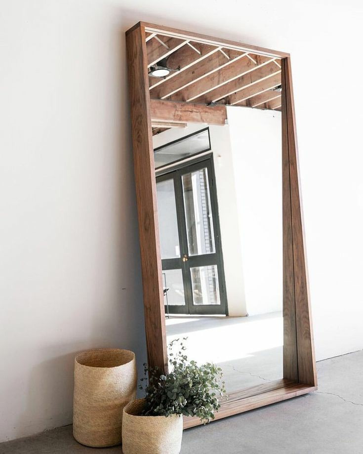 espejo gigante de cuerpo completo con marco de madera color roble nogal