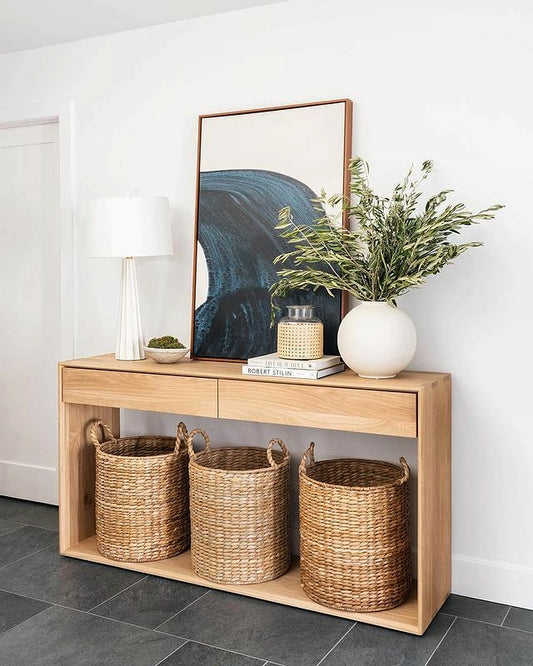 Recibidor de madera minimalista para recibir gente en tu hogar con una buena impresion